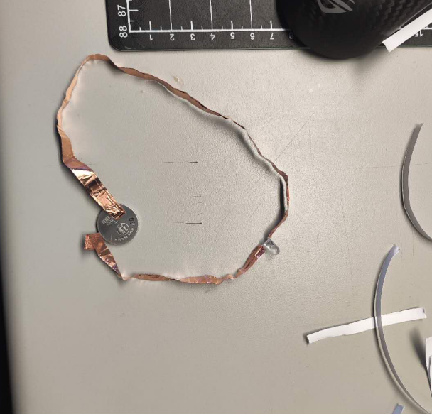 This is more tests I conducted for researching series and parallel circuits. I was testing under what circumstances the bulb would light up and whether it had anything to do with the placement of the copper foil. At what position would the copper foil touch the electrode with the bulb to light up the bulb?
