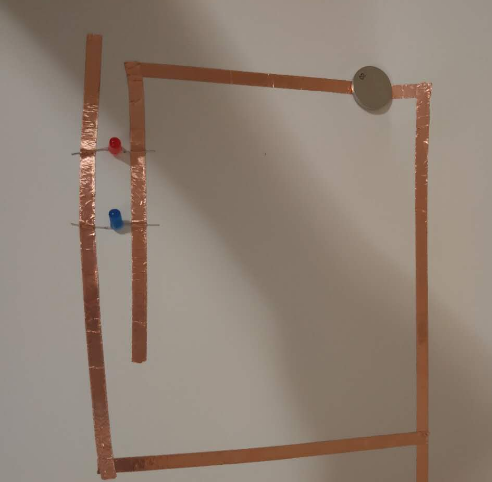 This is more tests I conducted for researching series and parallel circuits. I was testing under what circumstances the bulb would light up and whether it had anything to do with the placement of the copper foil. At what position would the copper foil touch the electrode with the bulb to light up the bulb?