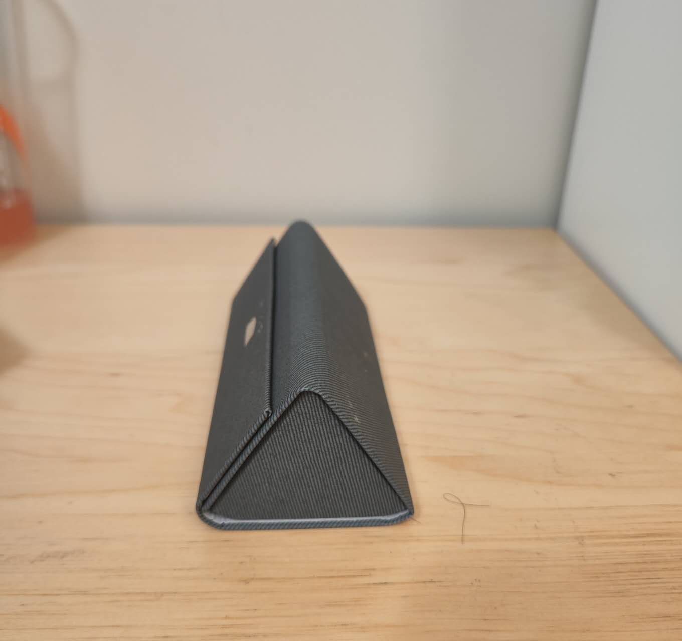 This is my glasses case from another angle, a triangular folding box. It is easy to carry and has a simple shape.