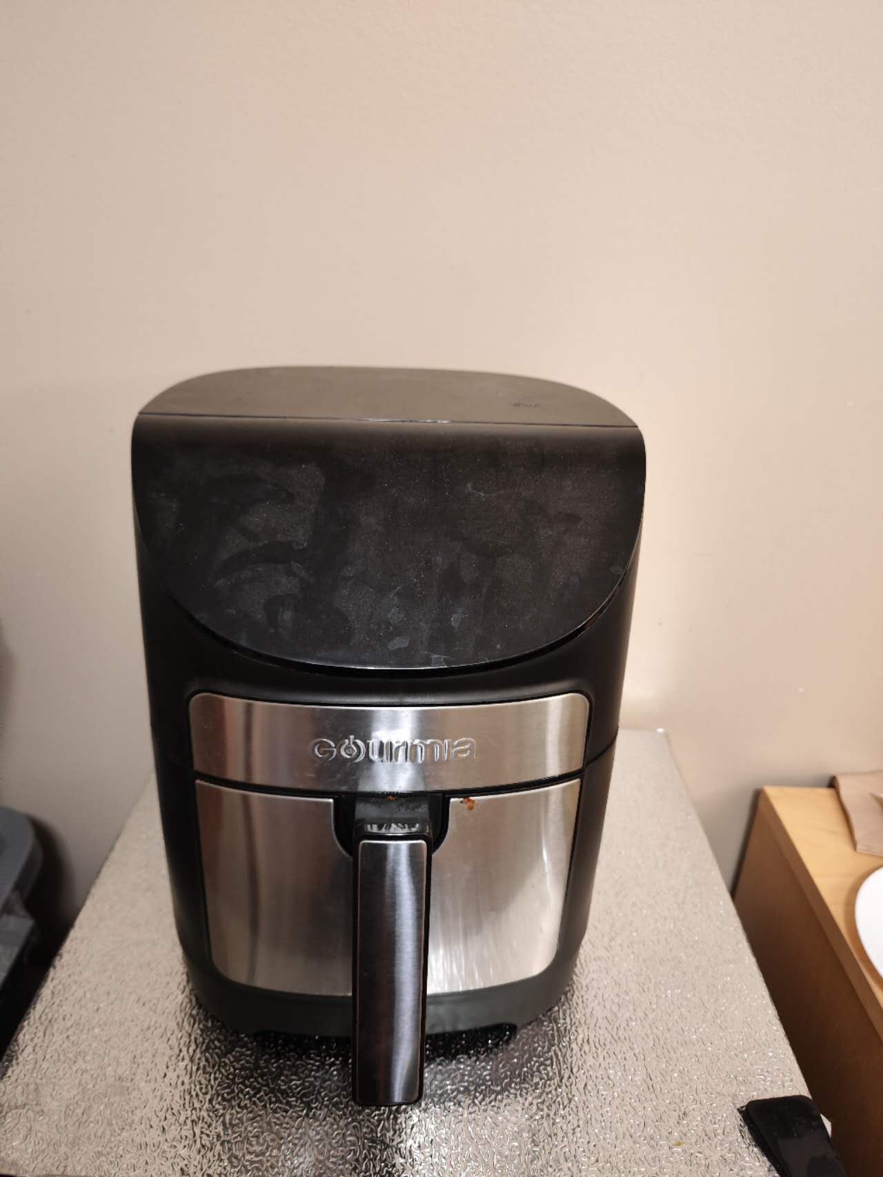 This is the air fryer I chose as a modeling model because it has a simple structure but also some relatively complex details, so I selected it as one of the objects for my modeling.